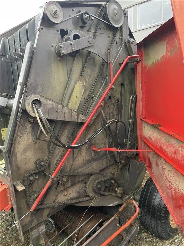 Massey Ferguson 828 + VRETEN INPLASTARE Round balers