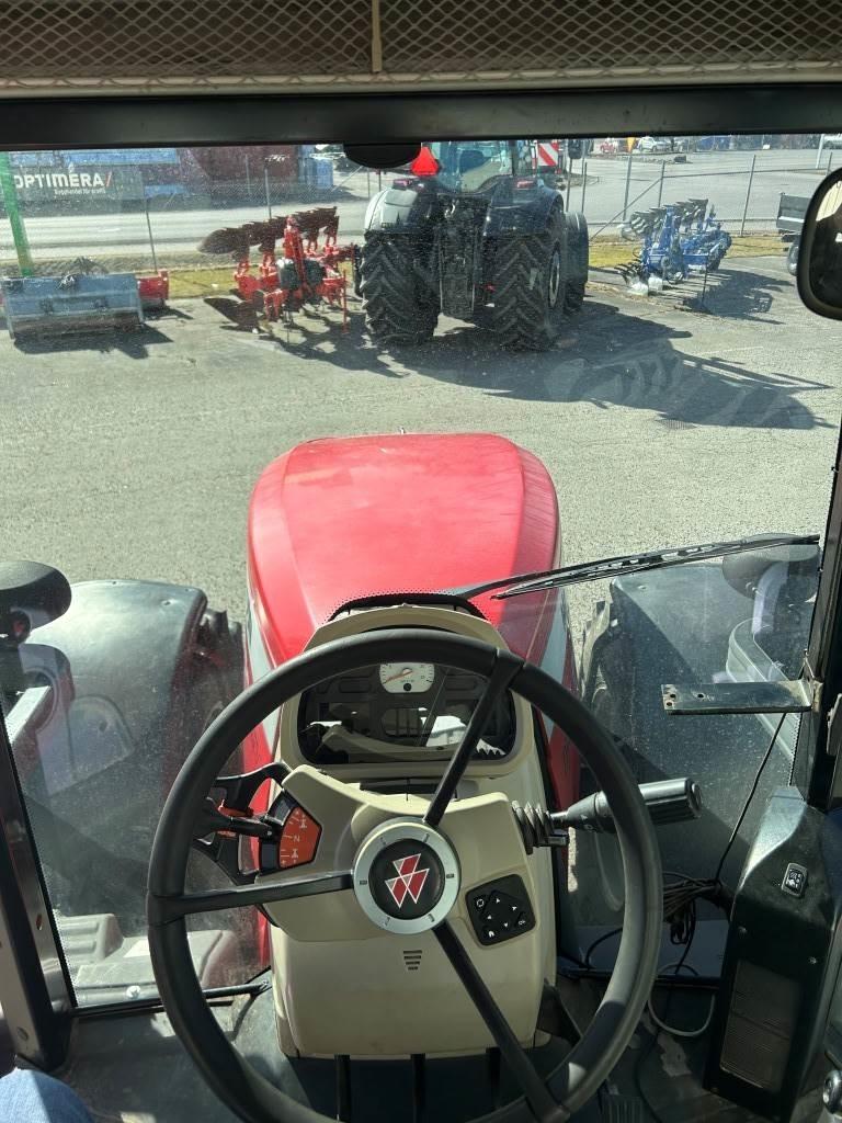 Massey Ferguson 8670 Tractors
