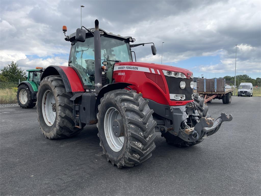 Massey Ferguson 8690 Tractors