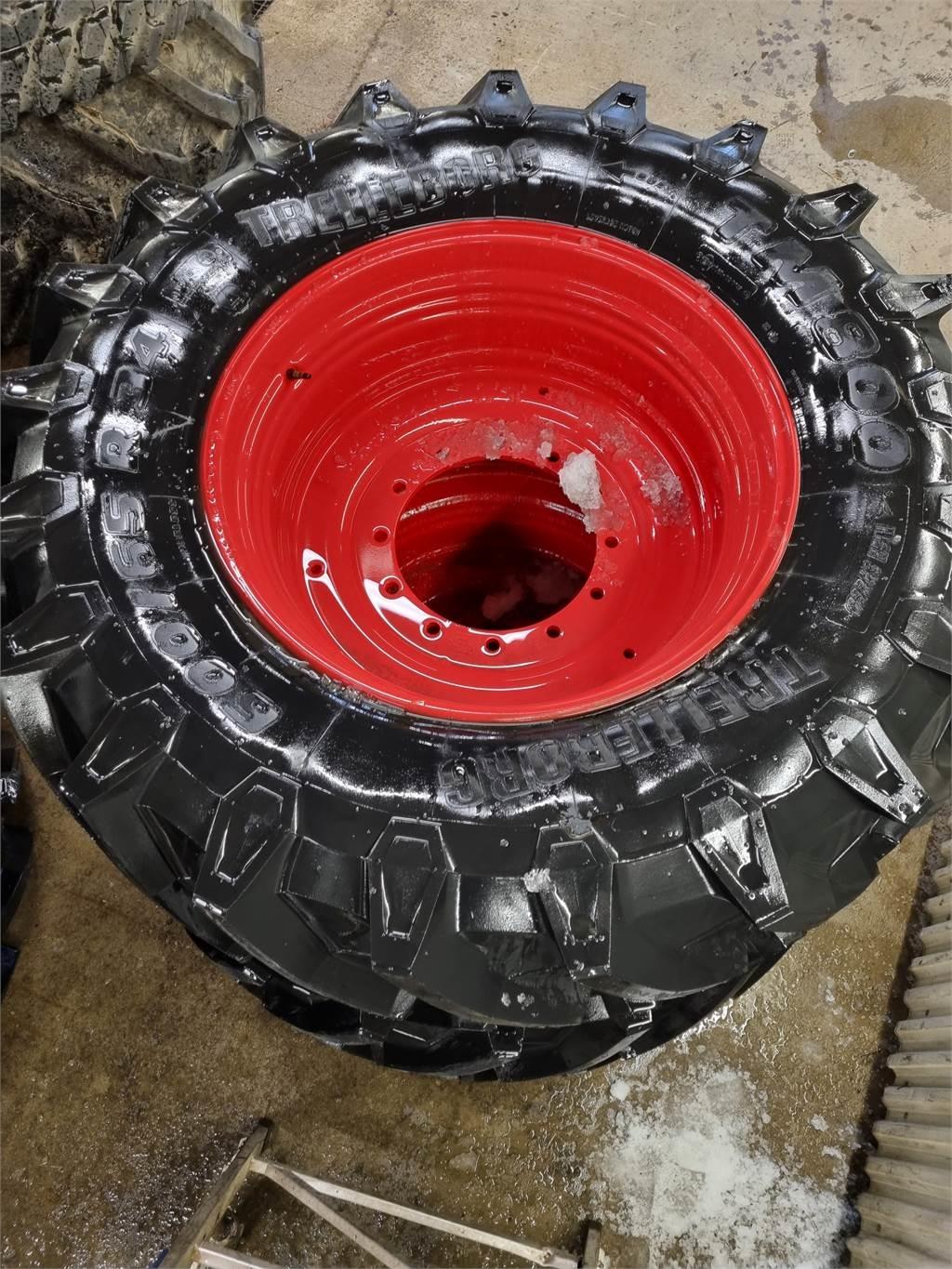Trelleborg 710/70 R42 OCH 600/65 R34 PÅ FÄLG Tyres, wheels and rims