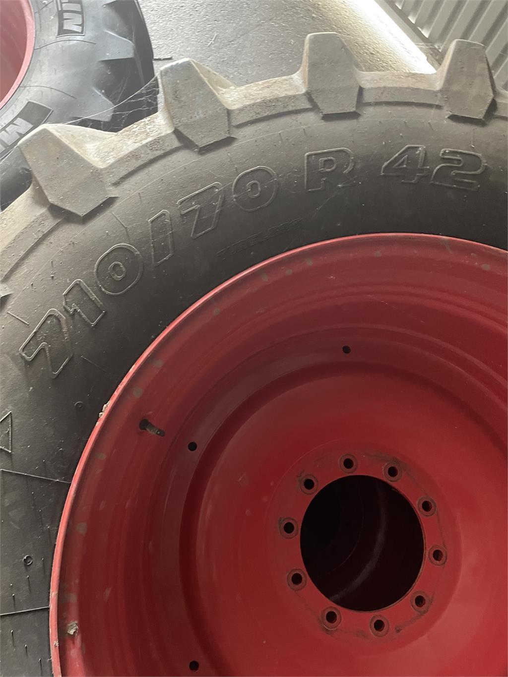 Trelleborg 710/70R42 + 600/70R30 Däck, hjul och fälgar