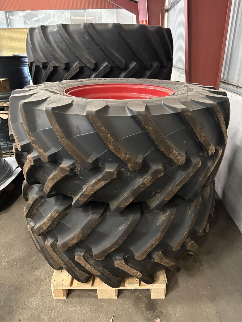 Trelleborg 710/70R42 + 600/70R30 Däck, hjul och fälgar