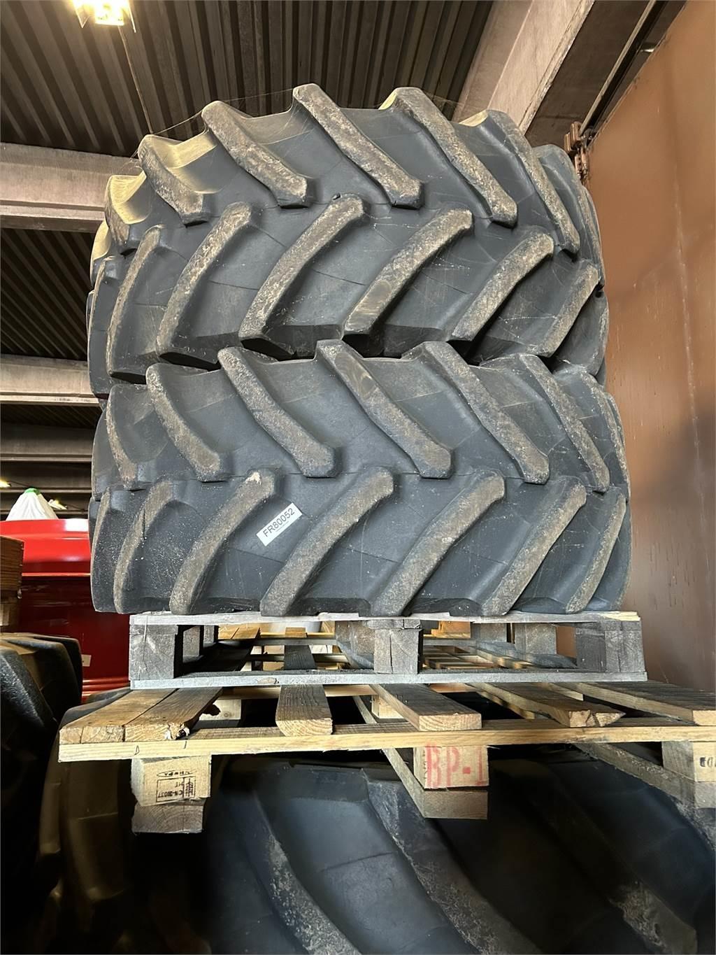 Trelleborg DÄCKUPPSÄTTNING FENDT 828 Tyres, wheels and rims