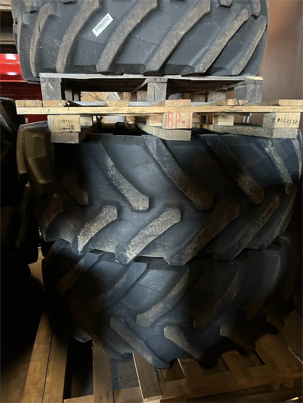 Trelleborg DÄCKUPPSÄTTNING FENDT 828 Tyres, wheels and rims