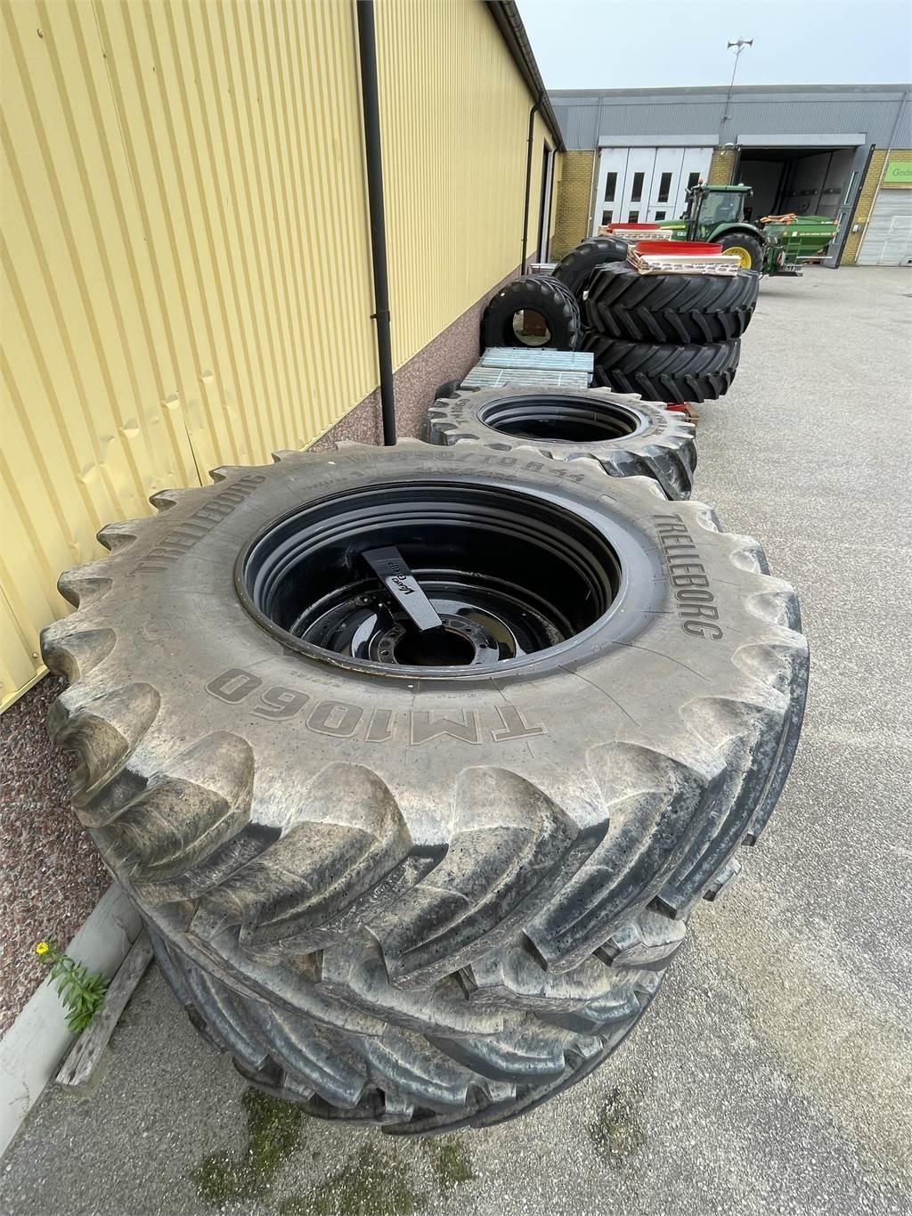 Trelleborg TM1060 750/70R44 + 650/60R38 + FENDT FÄLGAR Agriculture - Others