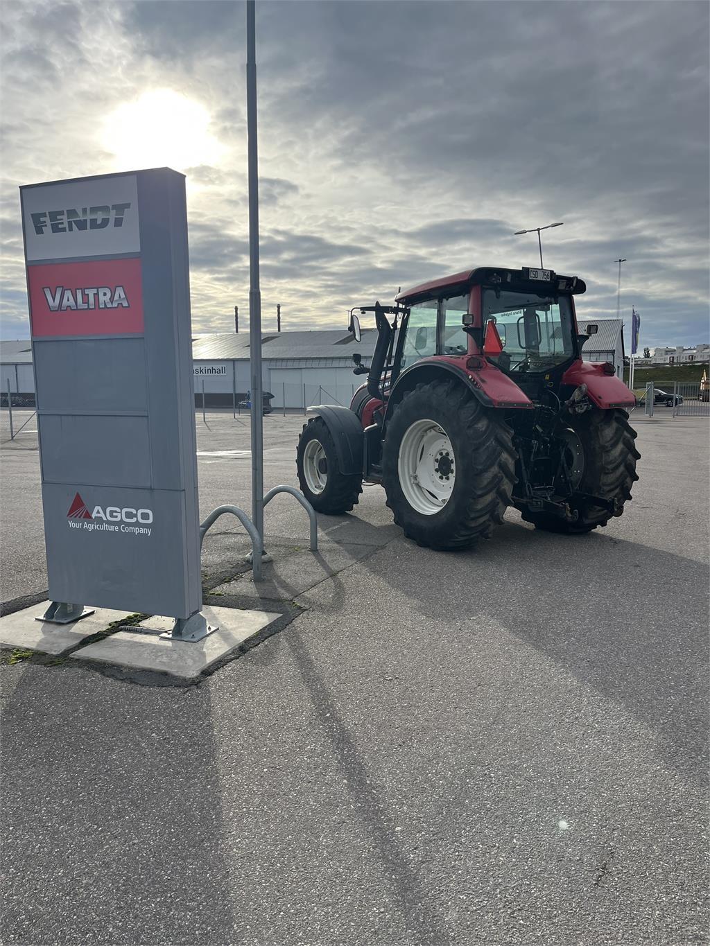 Valtra 121 HITECH + L +FL Tractors