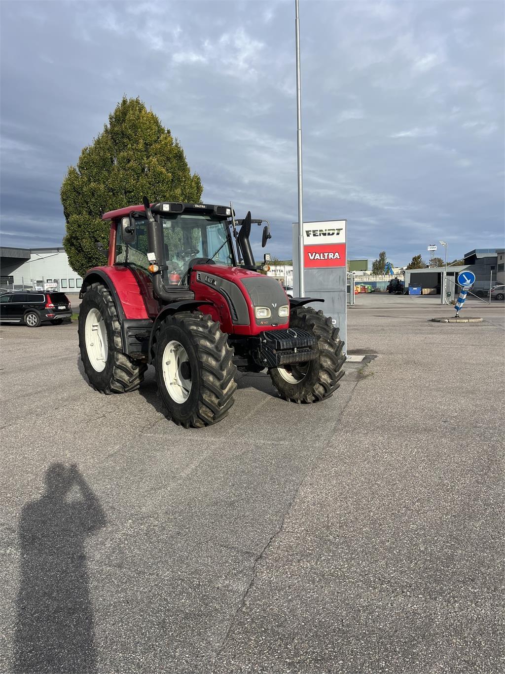 Valtra 121 HITECH + L +FL Tractors