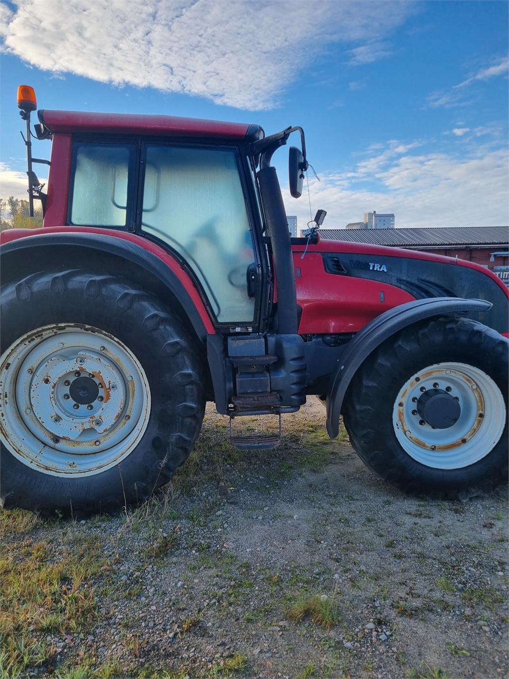 Valtra 213 VERSU SCR+F+PTO Tractors