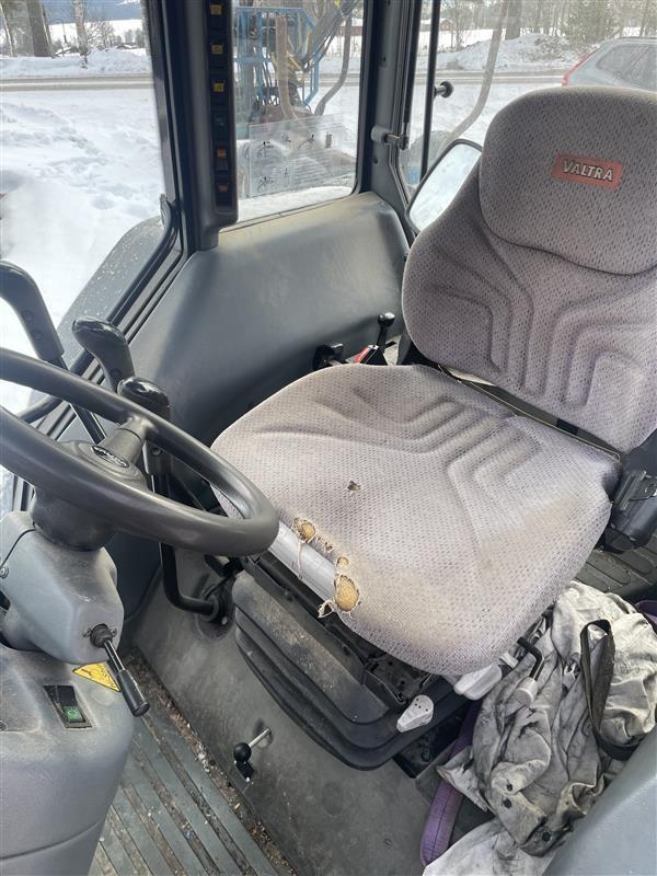 Valtra 75 L+SKOPA Tractors