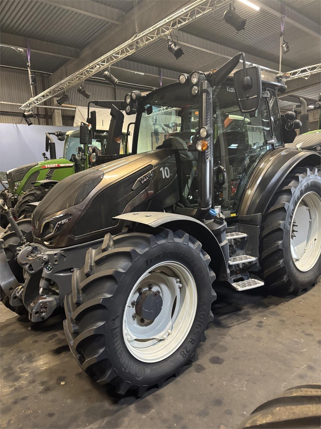 Valtra G125E VERSU Tractors