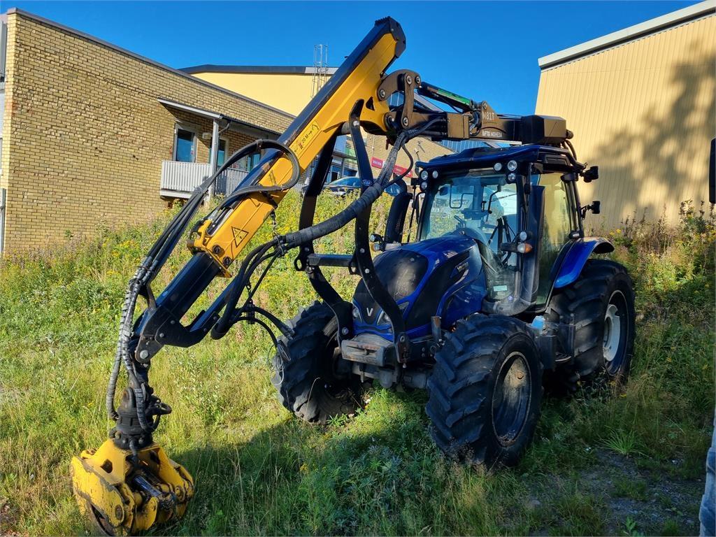 Valtra N134 HITECH 5 Tractors
