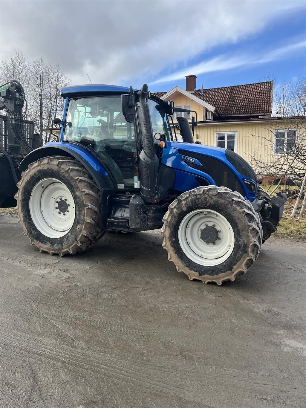 Valtra N154E ACTIVE+FL+TT Tractors