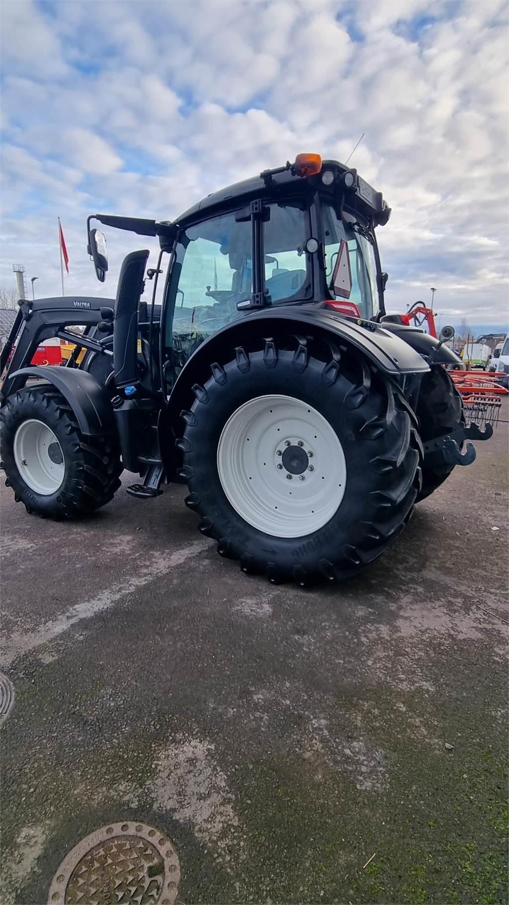 Valtra N154E DIRECT +L Tractors