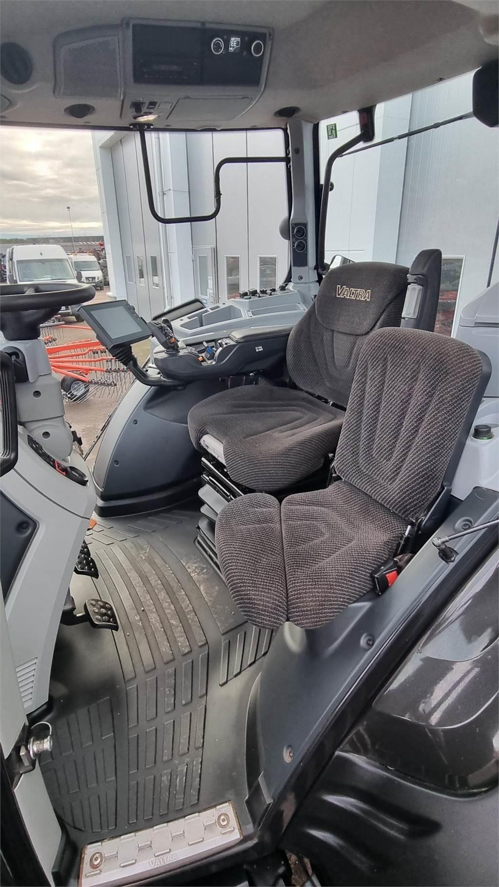Valtra N154E DIRECT +L Tractors