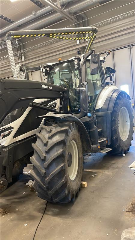 Valtra Q245 Traktorer