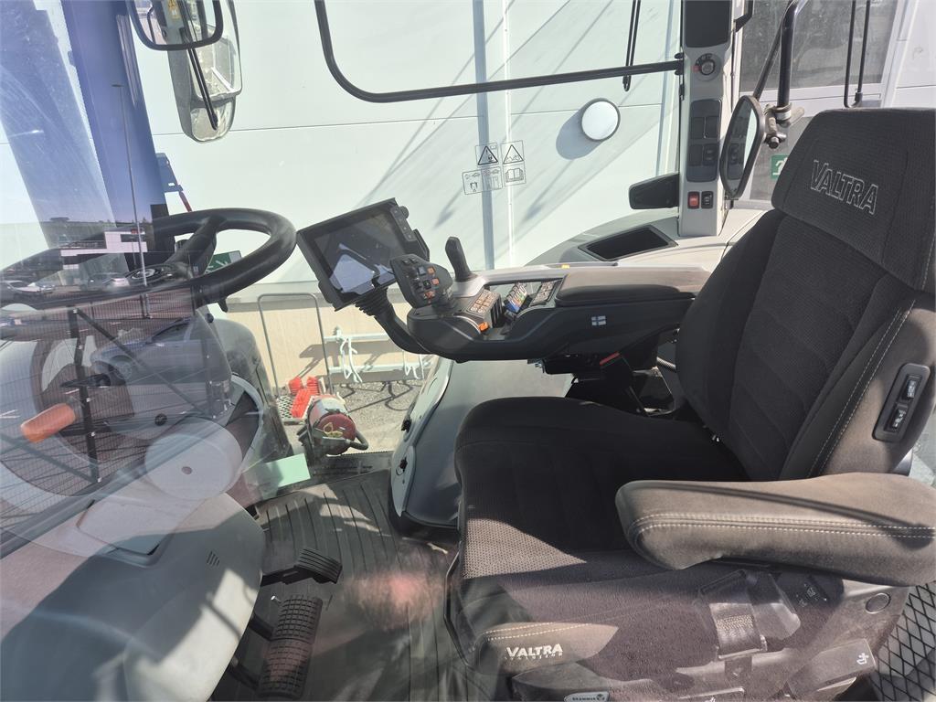 Valtra S324 SMARTTOUCH MR19 Traktorer
