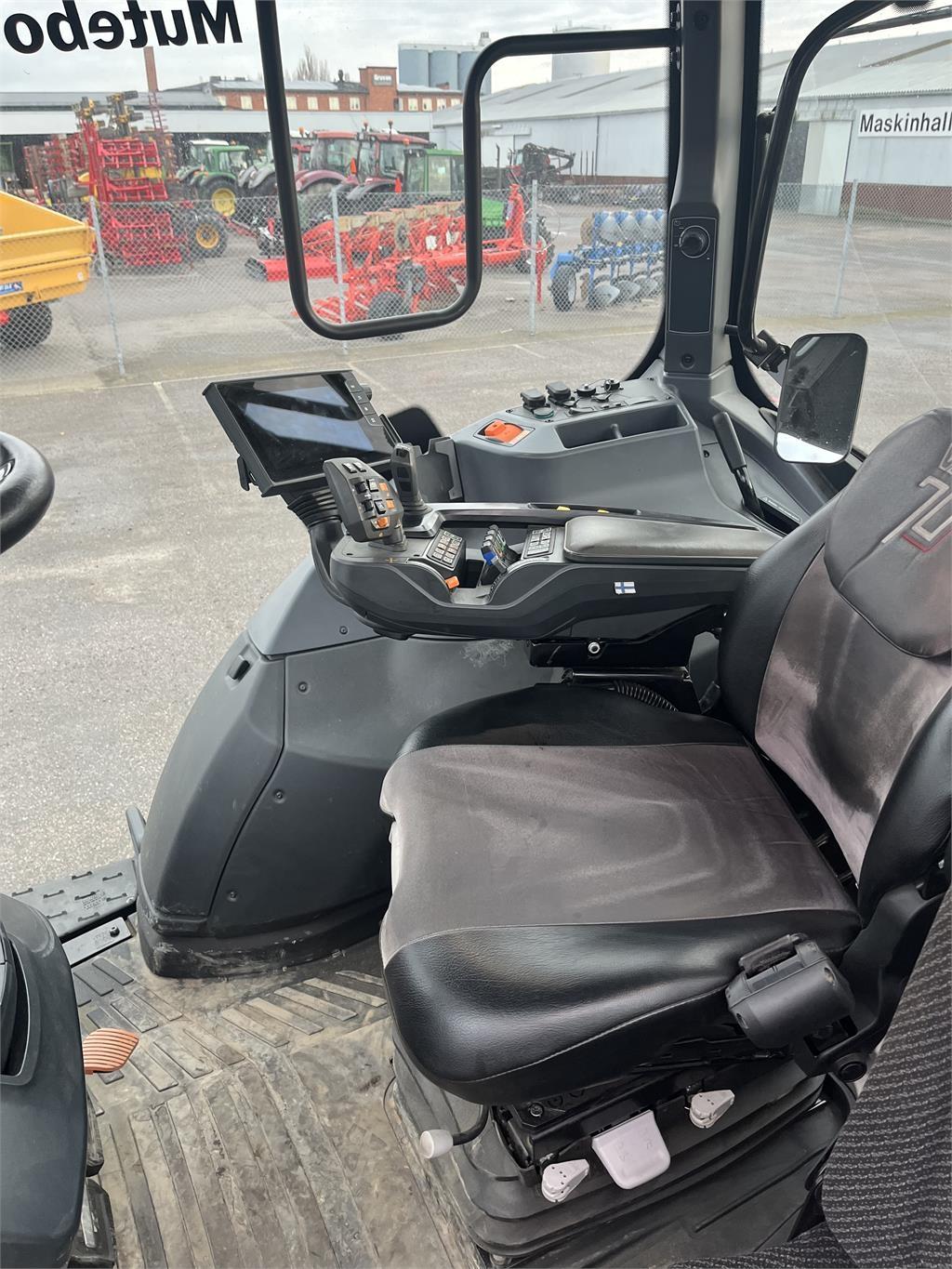 Valtra T195 VERSU Tractors