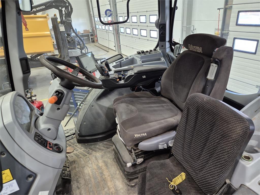 Valtra T214 VERSU SMARTTOUCH M Traktorer