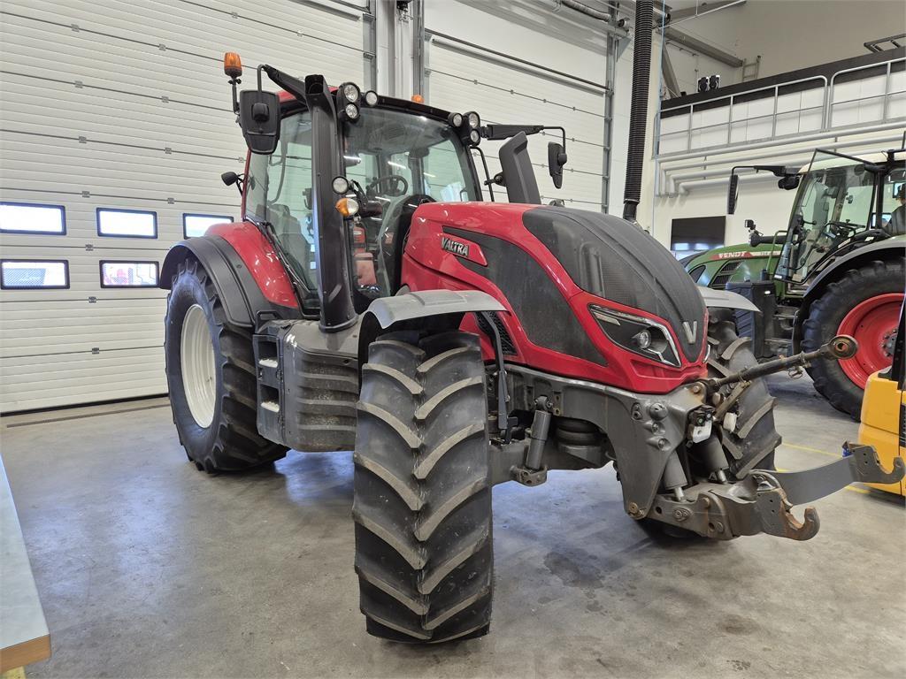 Valtra T214 VERSU SMARTTOUCH M Traktorer