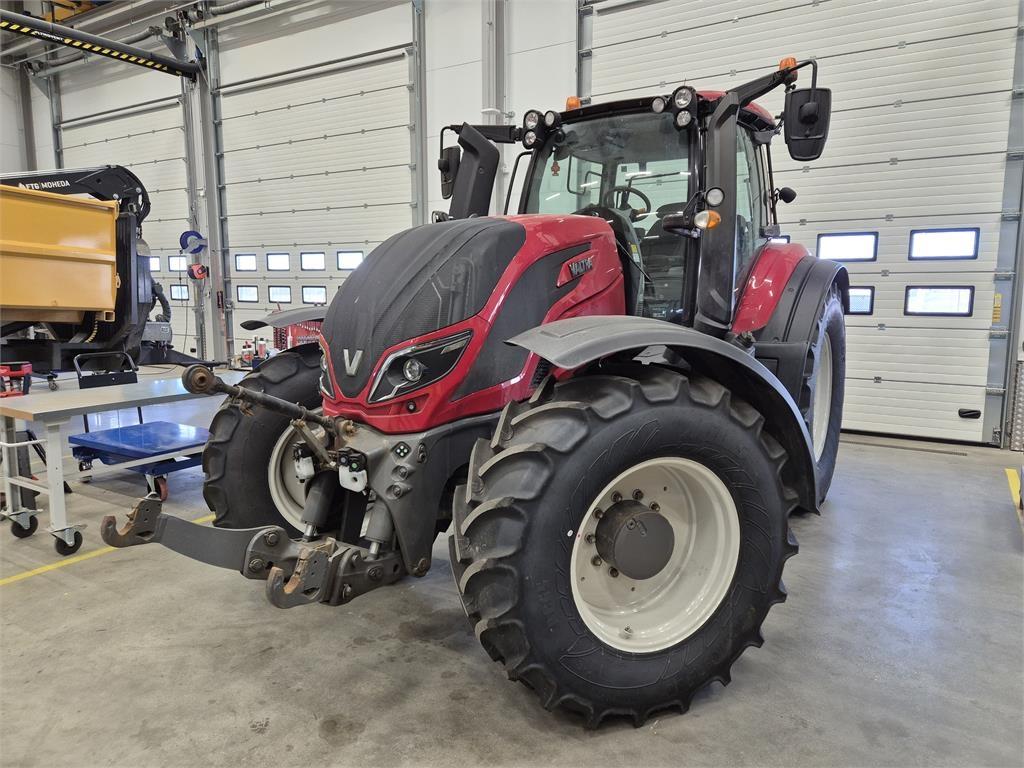 Valtra T214 VERSU SMARTTOUCH M Traktorer