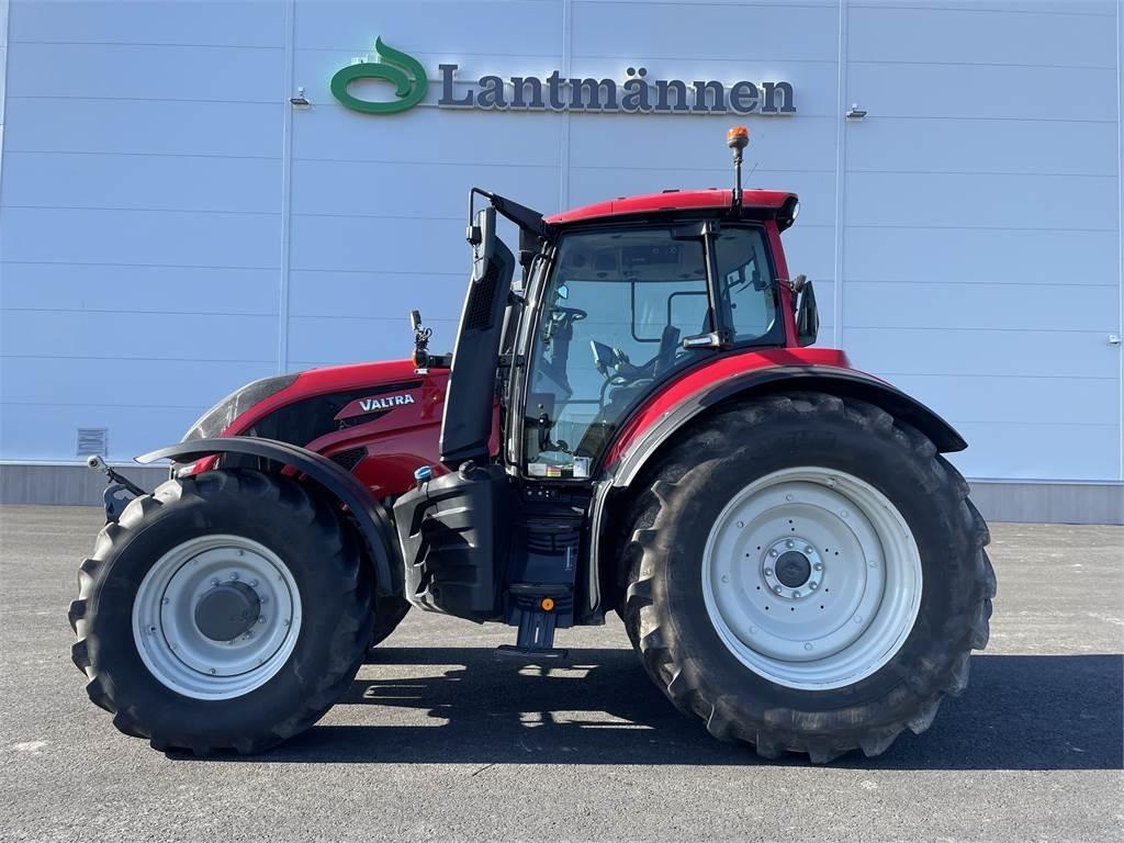 Valtra T215 VERSU Tractors