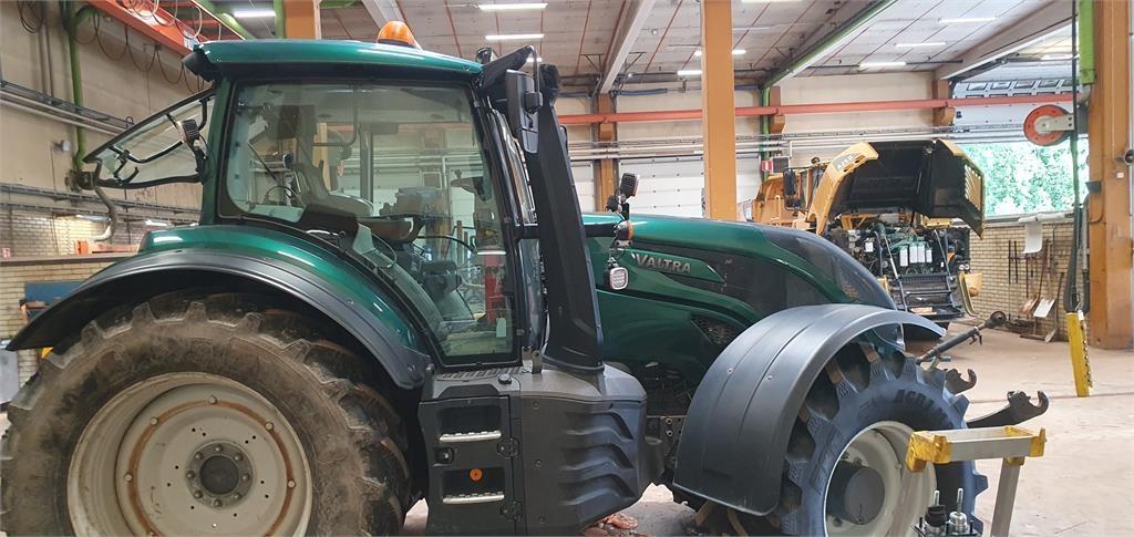 Valtra T234 VERSU 1B8 SMARTTOUCH Traktorer