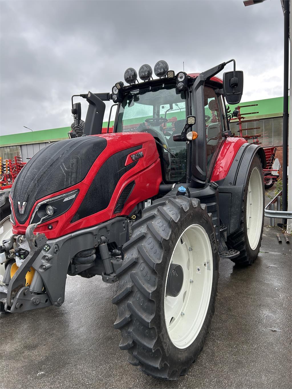 Valtra T254V Traktorer
