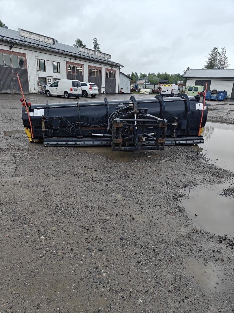 Arctic Machine AM 4600 HPD Tienhoitoautot