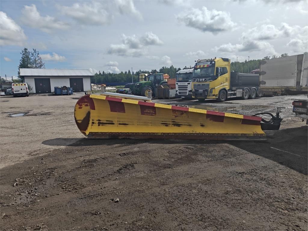 Arctic Machine AM SHJ 216J Tienhoitoautot