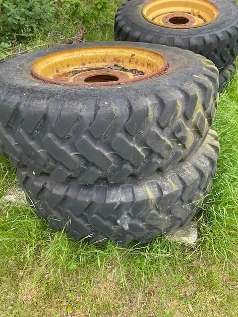  4ST LASTMASKINSDÄCK Däck, hjul och fälgar