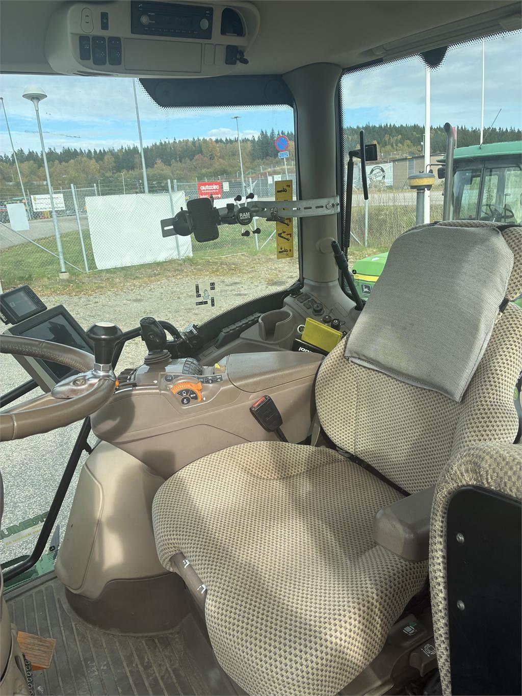 John Deere 6130R AP TRAKTOR 50 KM FR.LYFT Traktorer