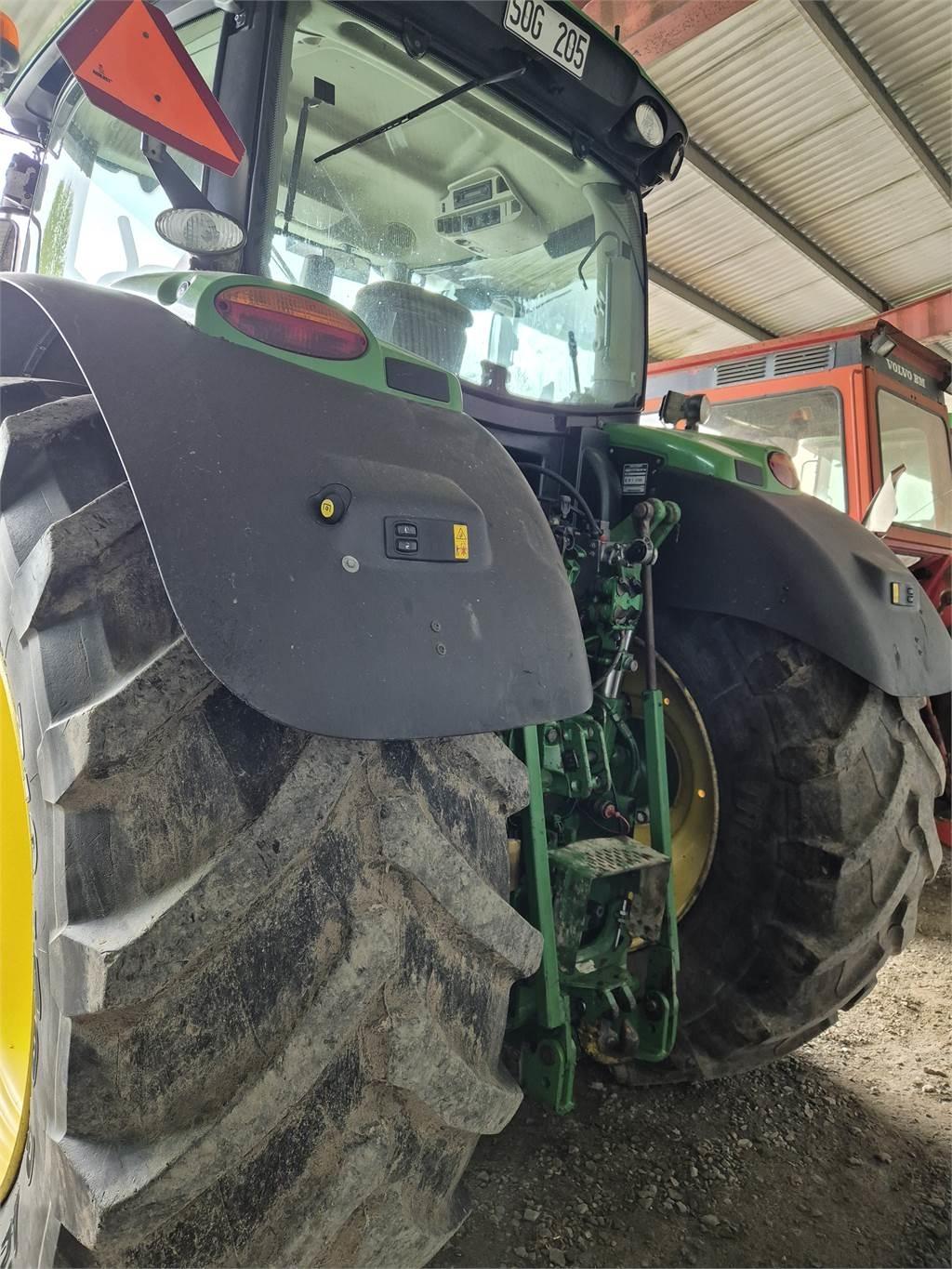 John Deere 6210R AP TRAKTOR FR.LYFT Traktorer