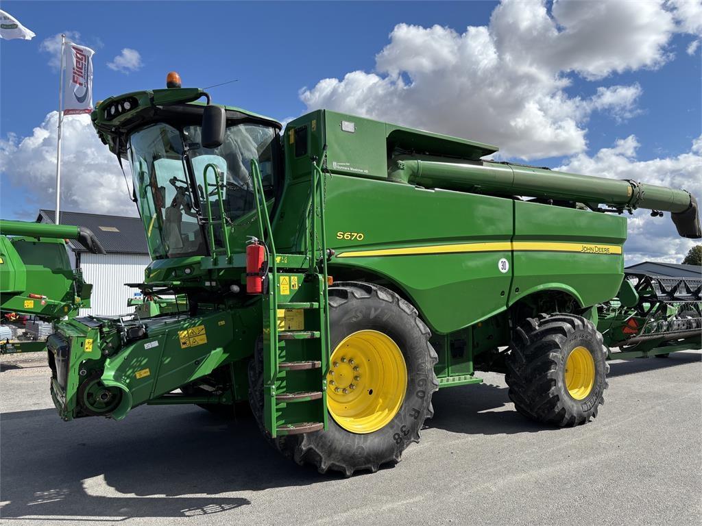 John Deere S670 SKÖRDETRÖSKA 25 FOT Skördetröskor