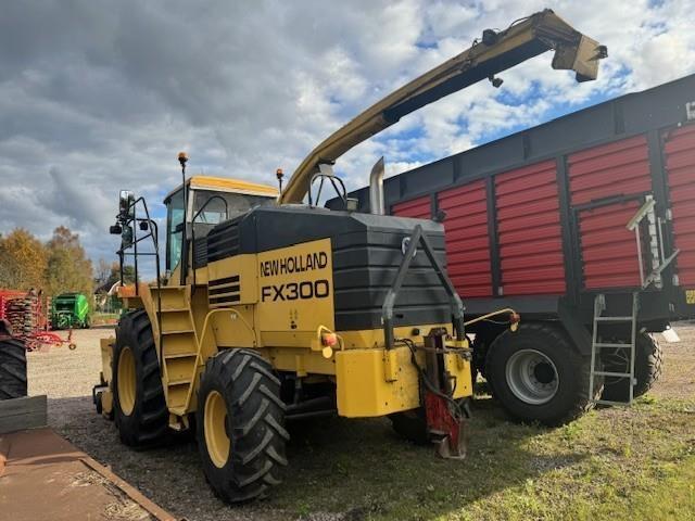 New Holland TX 300 SJÄLVGÅENDE EXAKTHACK Övriga vallmaskiner