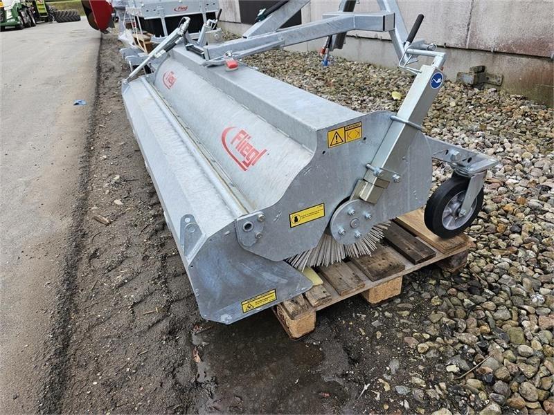 Fliegl 2,3m Spazzatrici