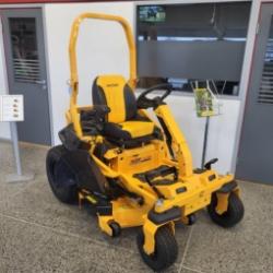 Cub Cadet XZ8 S137 Zero-Turn med ratt