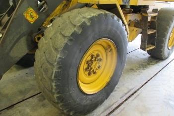 4 st beg 17,5x25 däck med fälg till Volvo L50C