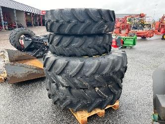 340/85R24 70%420/85R34 70%FIRESTONE PÅ JD FÄLG