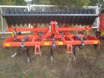 Kuhn Cultimer M300 T-Liner jyrällä