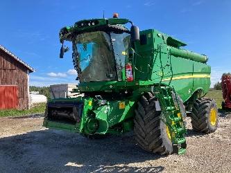John Deere S790