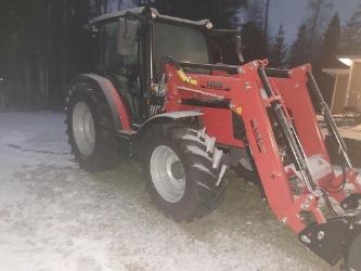 Massey Ferguson 4708M ETUKUORMAIMELLA