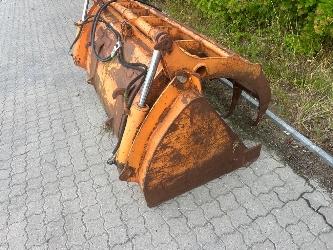 Skovl med overfald