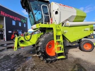 CLAAS Avero 240
