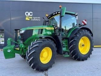 John Deere 6215R