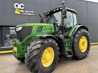 John Deere 6215R