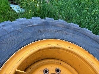 KOMPLETT LASTMASKINSDÄCK 20,5 R25, 4 ST