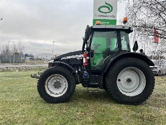 Massey Ferguson 5713S