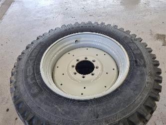 Nokian 440/80 R34 SAMT 360/80 R24
