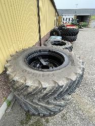 Trelleborg TM1060 750/70R44 + 650/60R38 + FENDT FÄLGAR