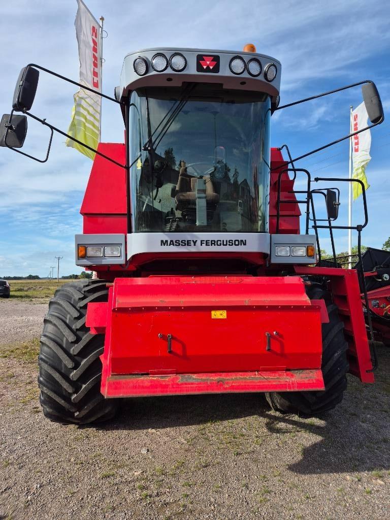 Massey Ferguson 36 Combine harvesters